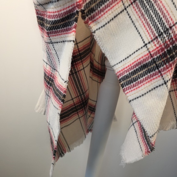 LOFT Women's Plaid Wrap M/L Red‎ Black White Poncho Sweater Cardigan Fringe NWT - Picture 4 of 7